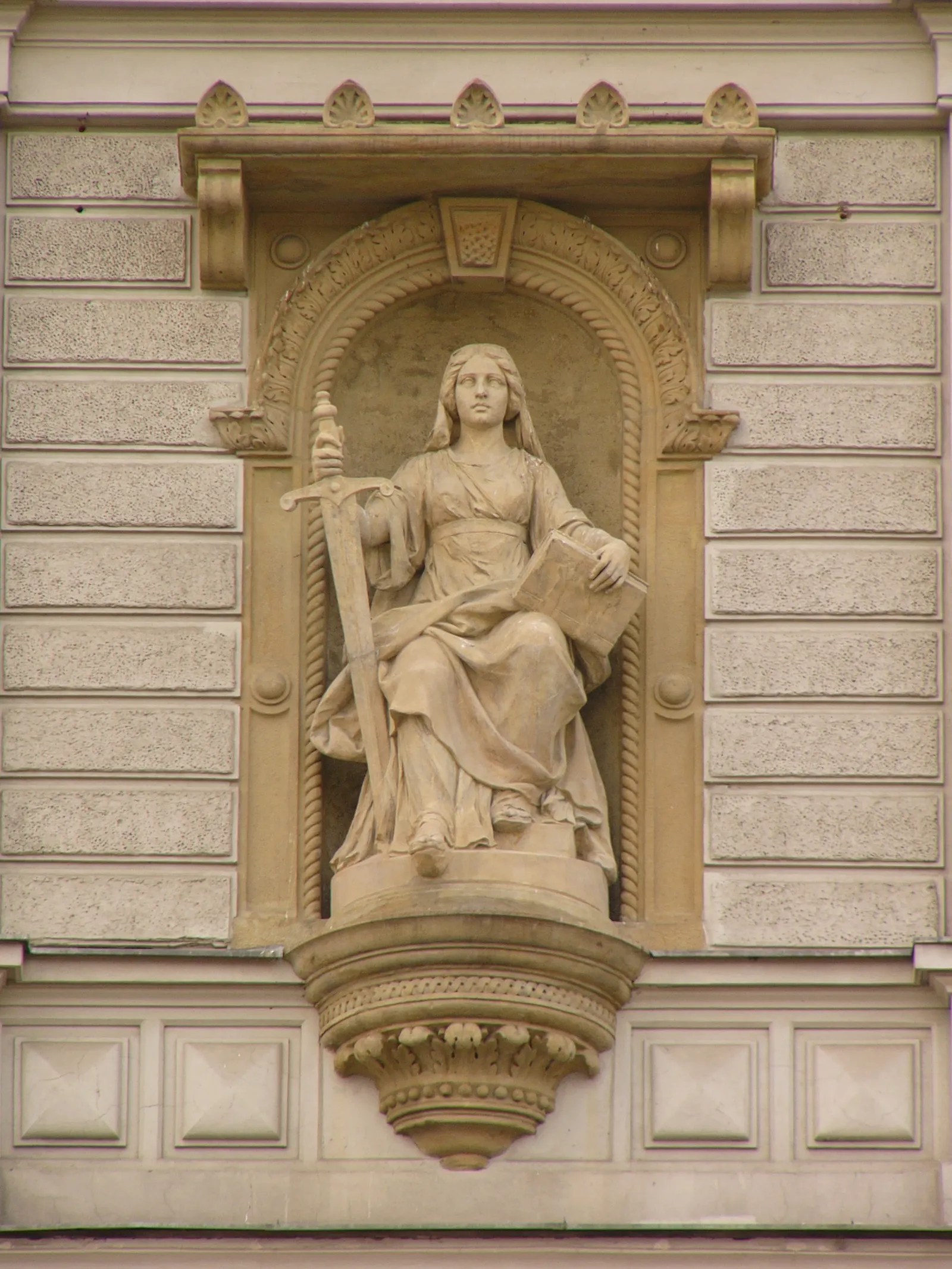 Estatua de la Justicia con la balanza