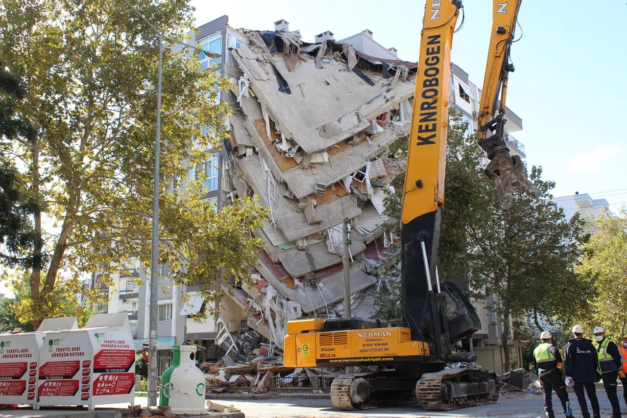 Edificio derrumbado tras un terremoto