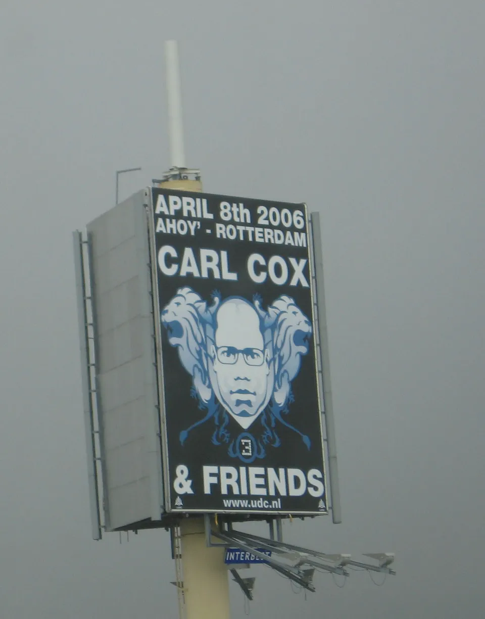 El DJ británico Carl Cox a los platos