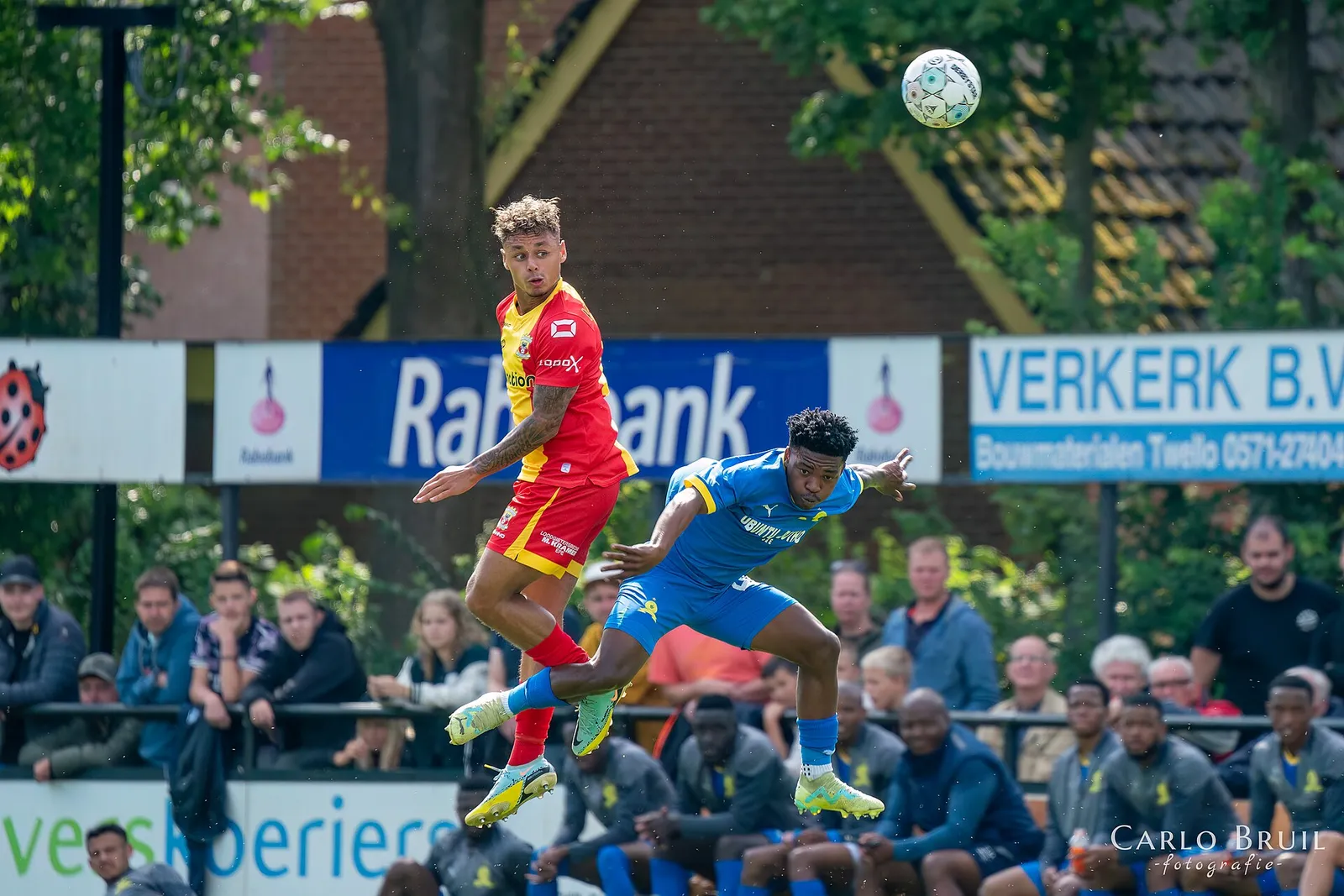 Jugadores del Mamelodi Sundowns, el club sudafricano de Jayden Adams, en un partido