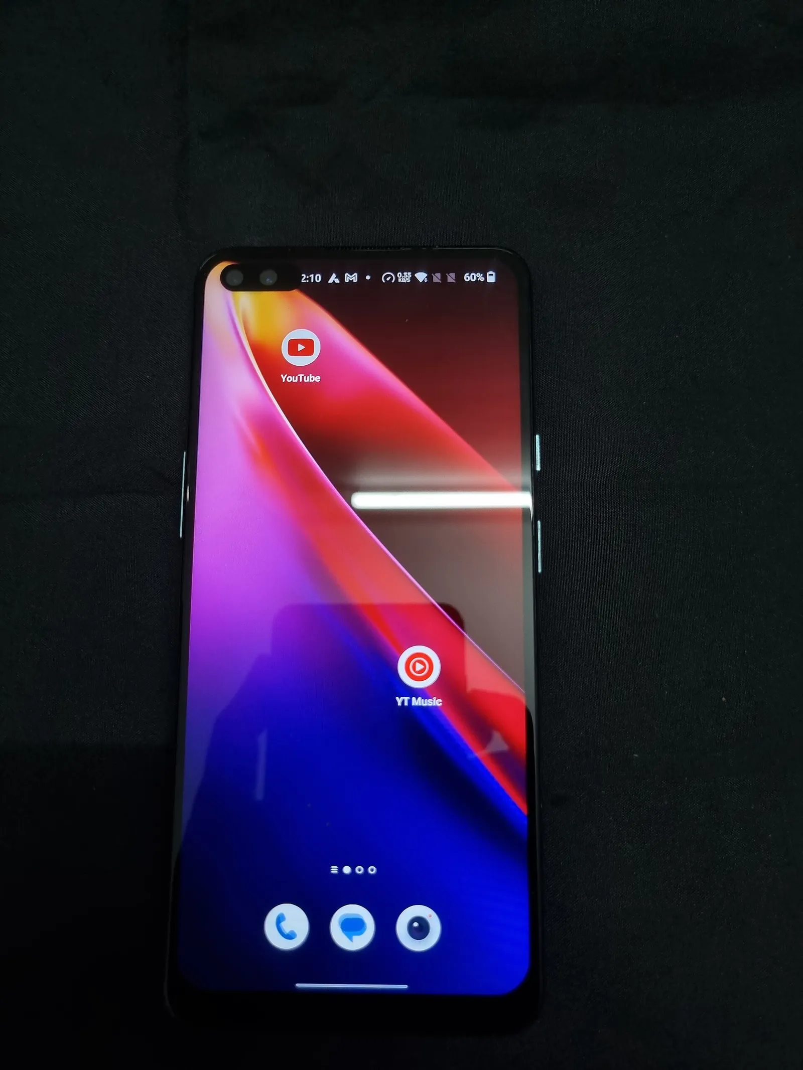 Un teléfono móvil con la pantalla de aplicaciones