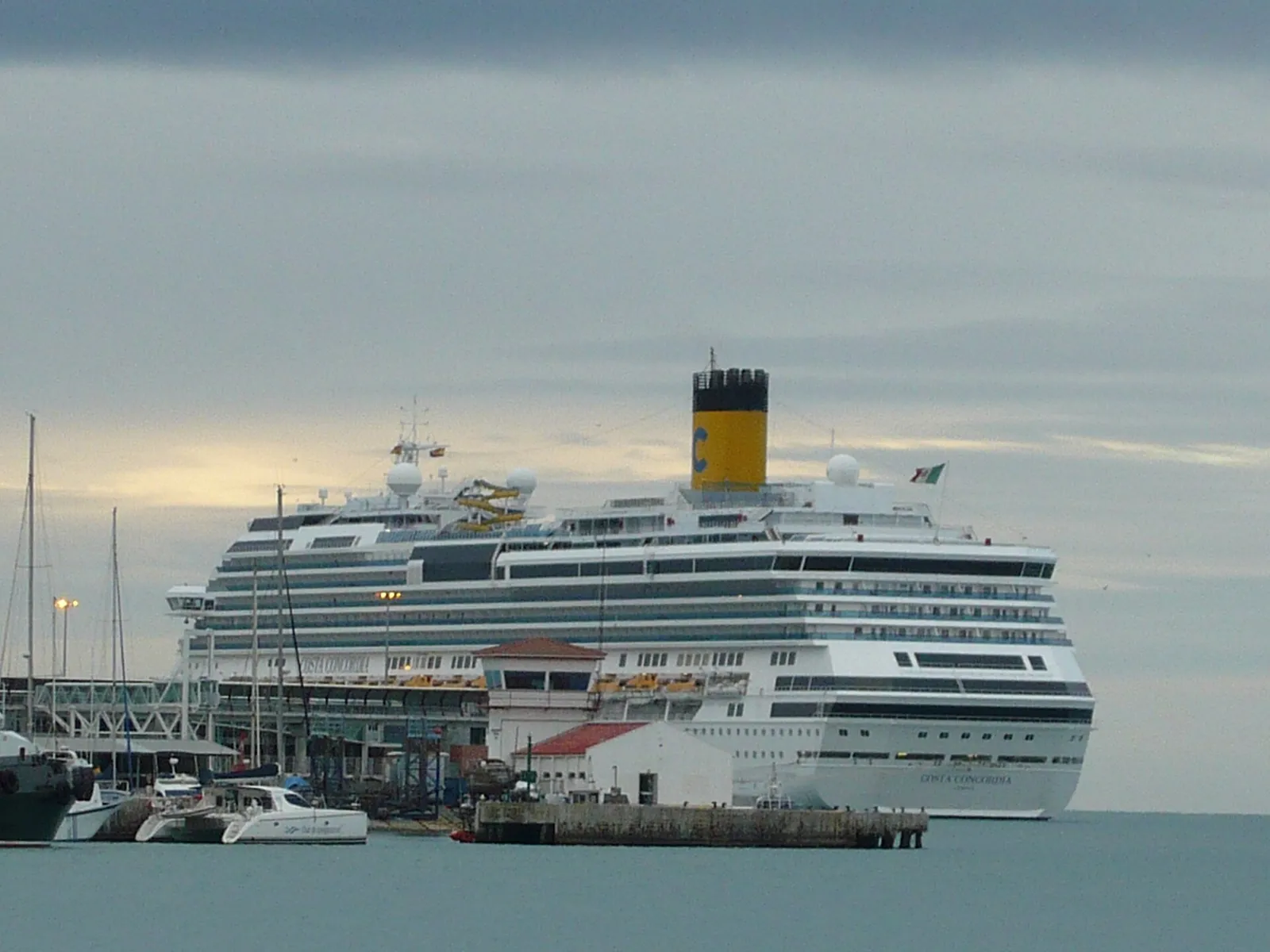Un crucero en el puerto de Málaga (imagen de archivo)