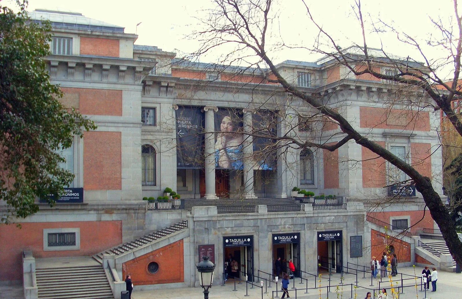 Fachada principal del Museo del Prado en Madrid