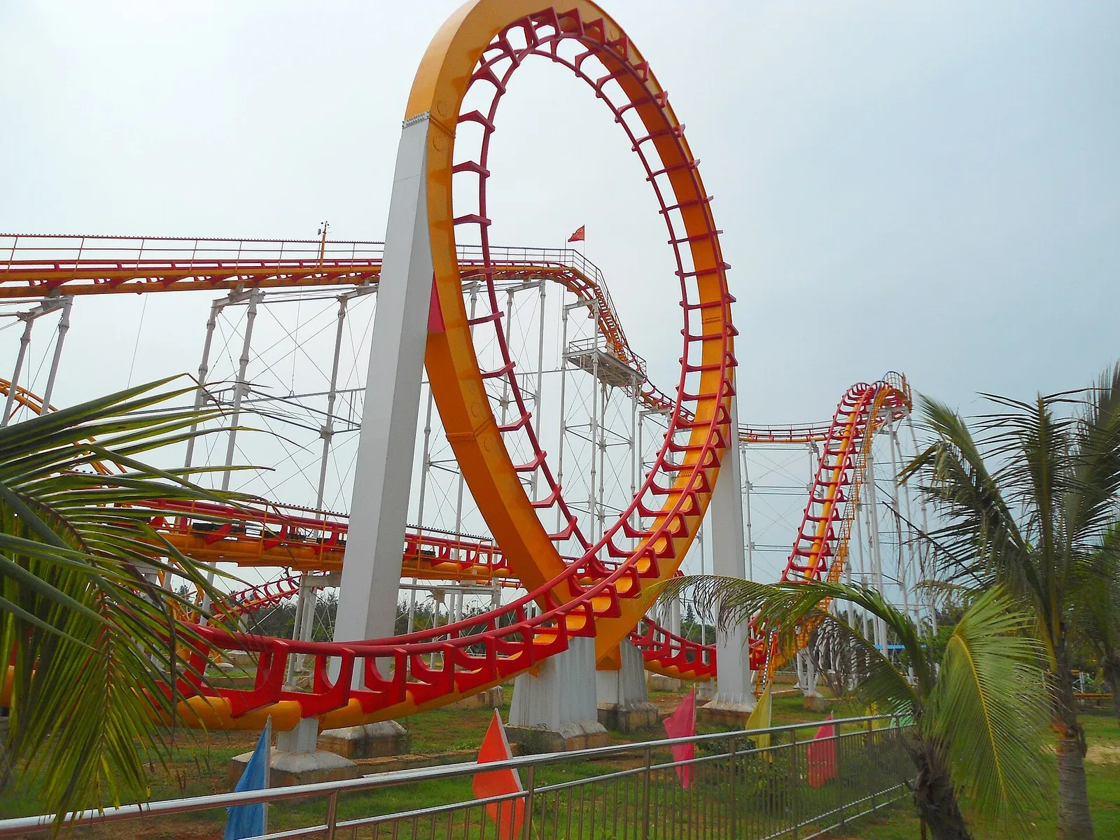 Una montaña rusa en un parque de atracciones (imagen ilustrativa)