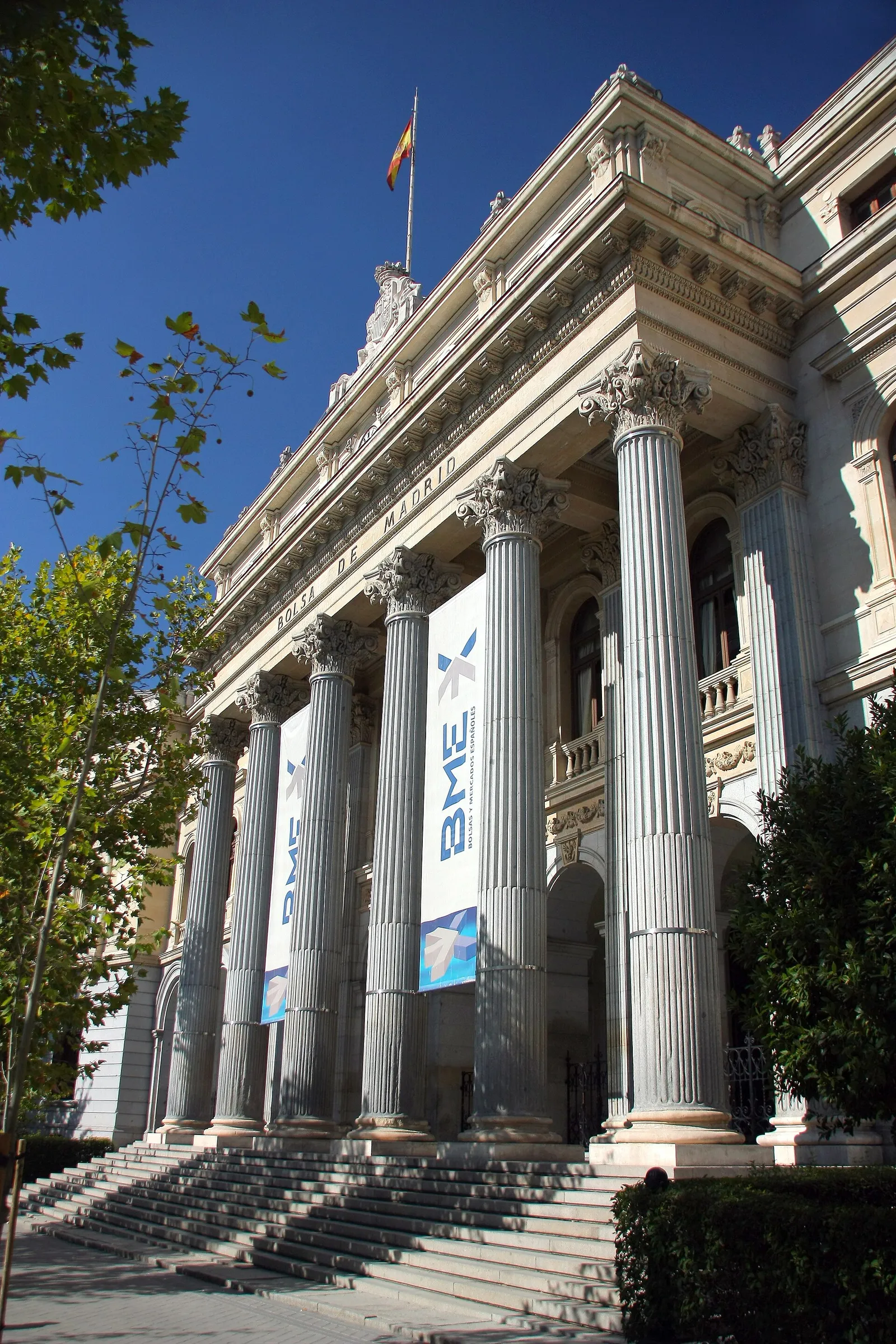 El edificio de la Bolsa de Madrid