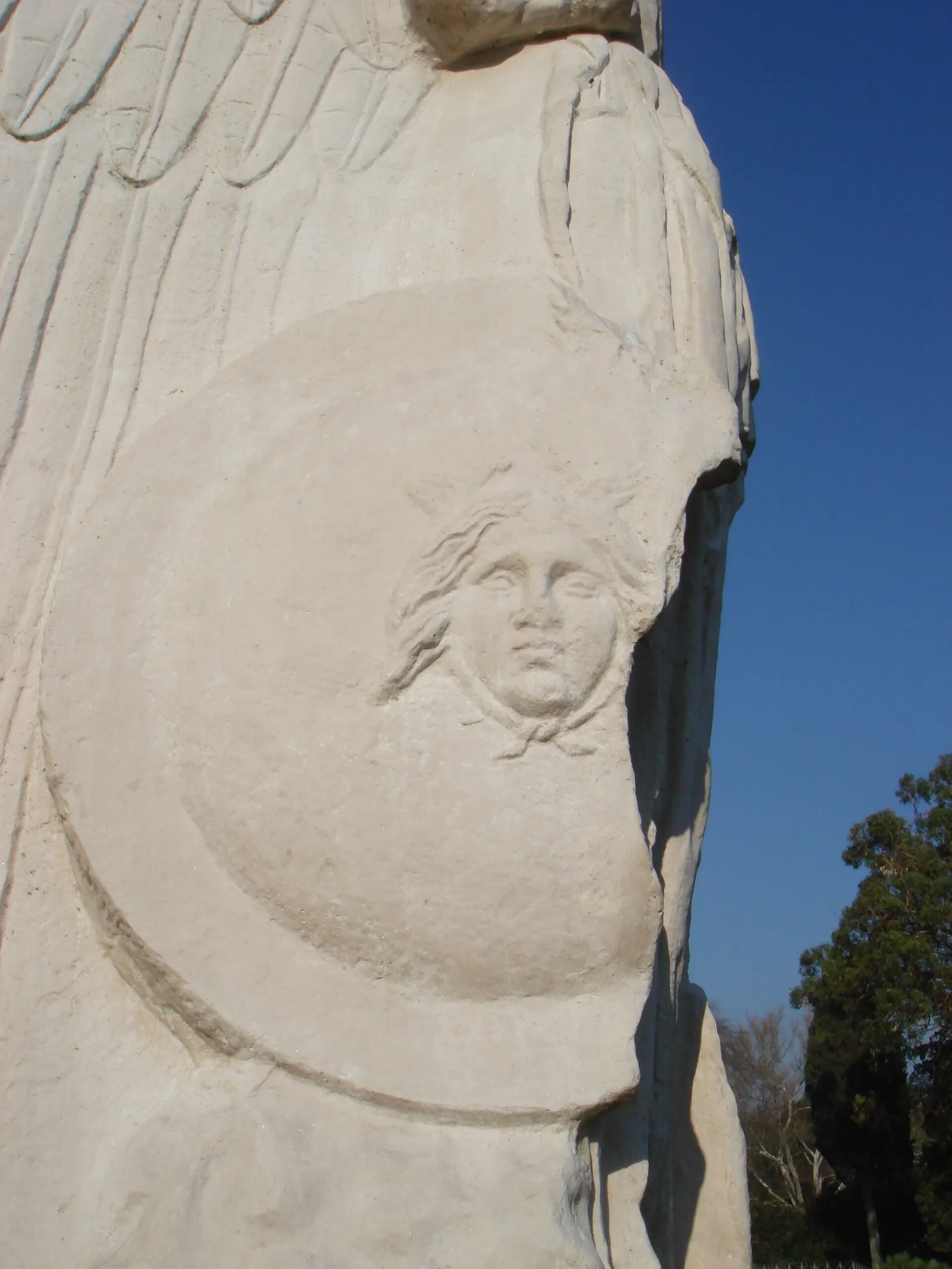 Estatua de la diosa romana Minerva (imagen de archivo)