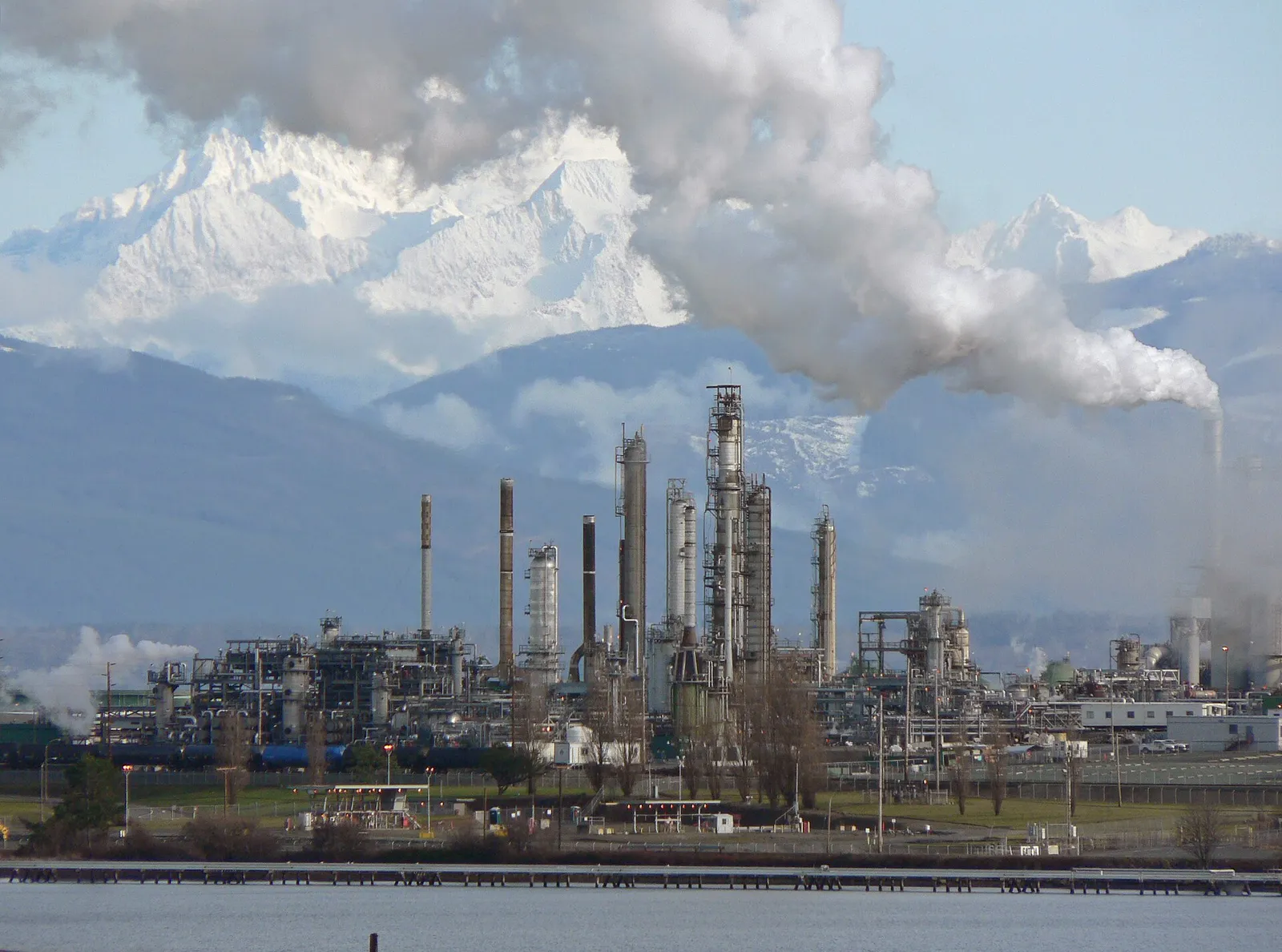 Una refinería de petróleo (imagen de archivo)