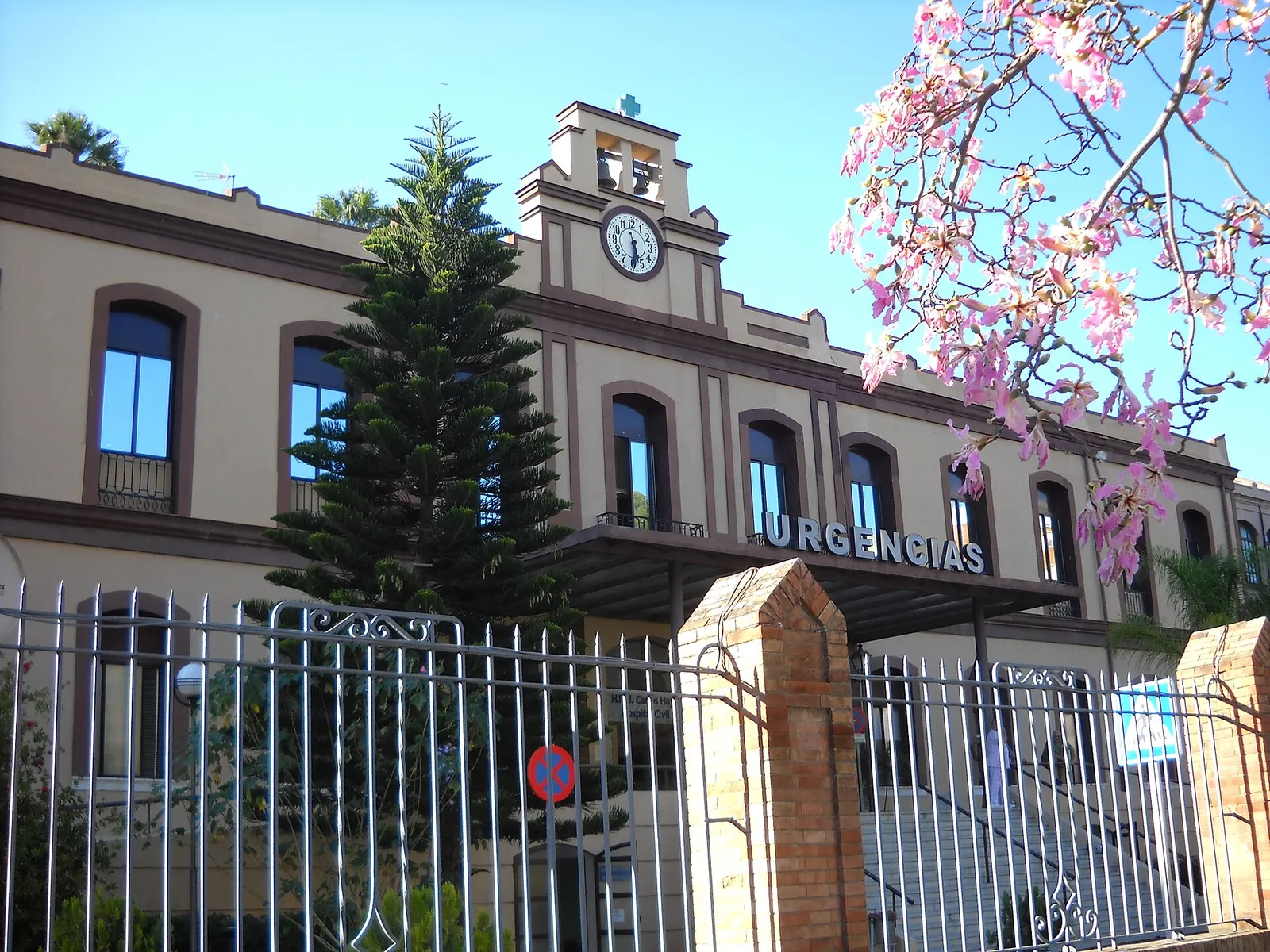 Fachada del Hospital Civil de Málaga