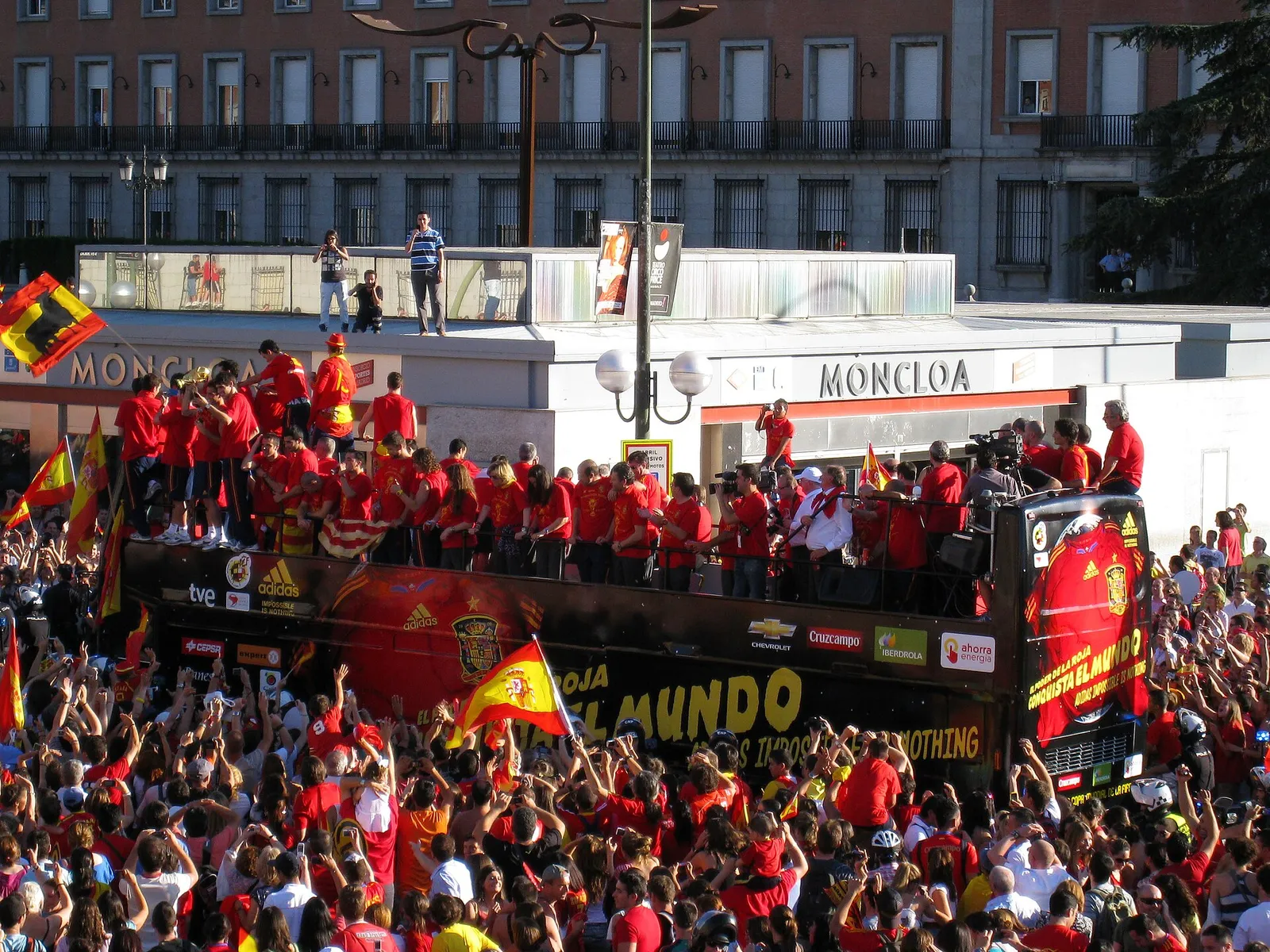 Aficionados españoles celebran durante un Mundial (imagen de archivo)