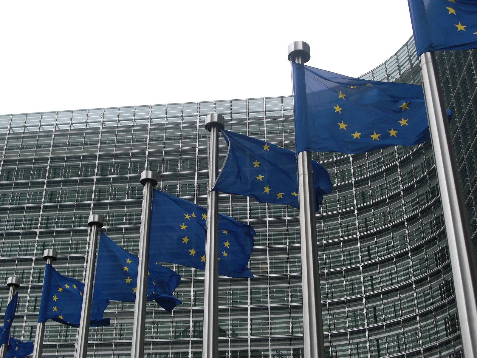 Banderas de la Unión Europea ante la sede de la Comisión Europea (imagen de archivo)