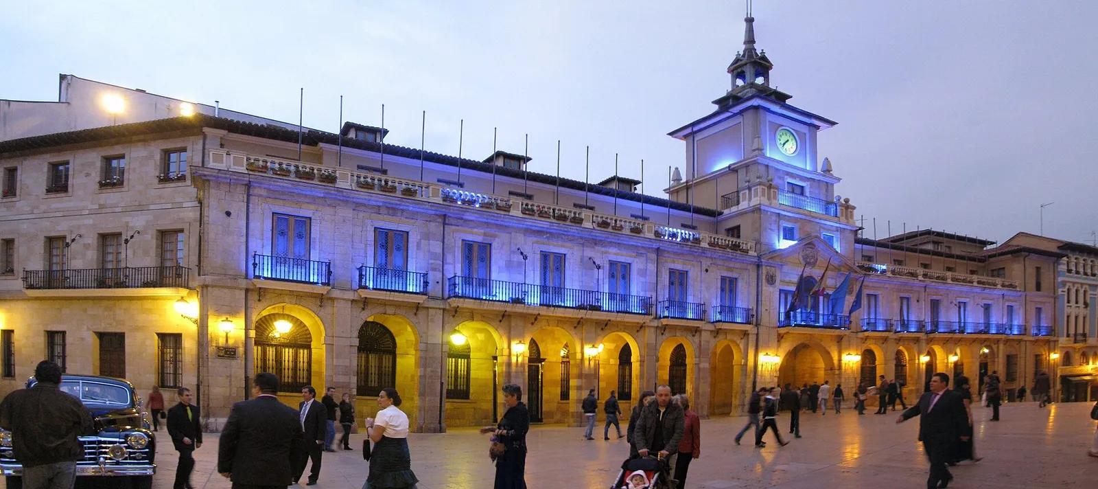 El Ayuntamiento de Oviedo, en la plaza de la Constitución (imagen de archivo)