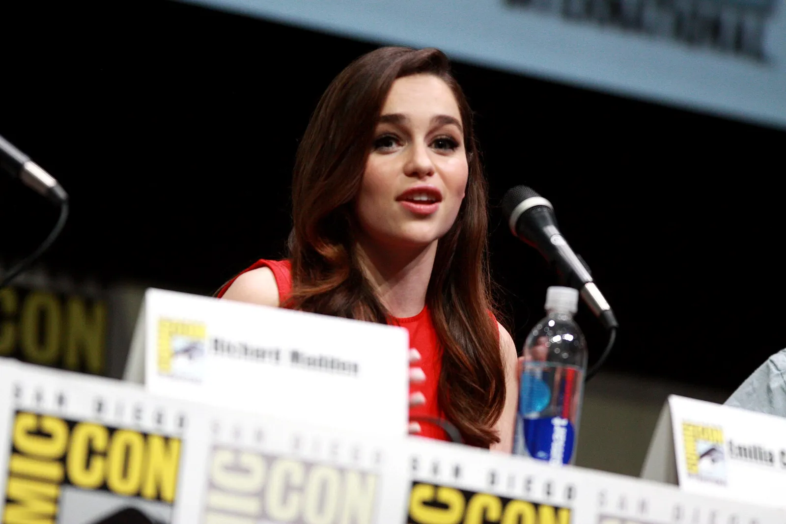 La actriz Emilia Clarke