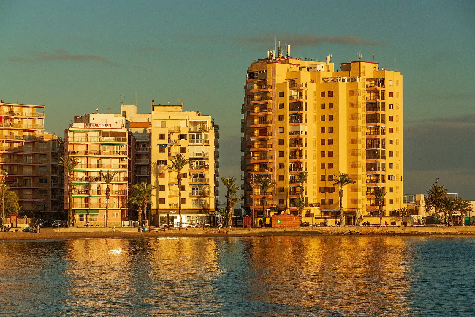 Bloques de viviendas en la costa española
