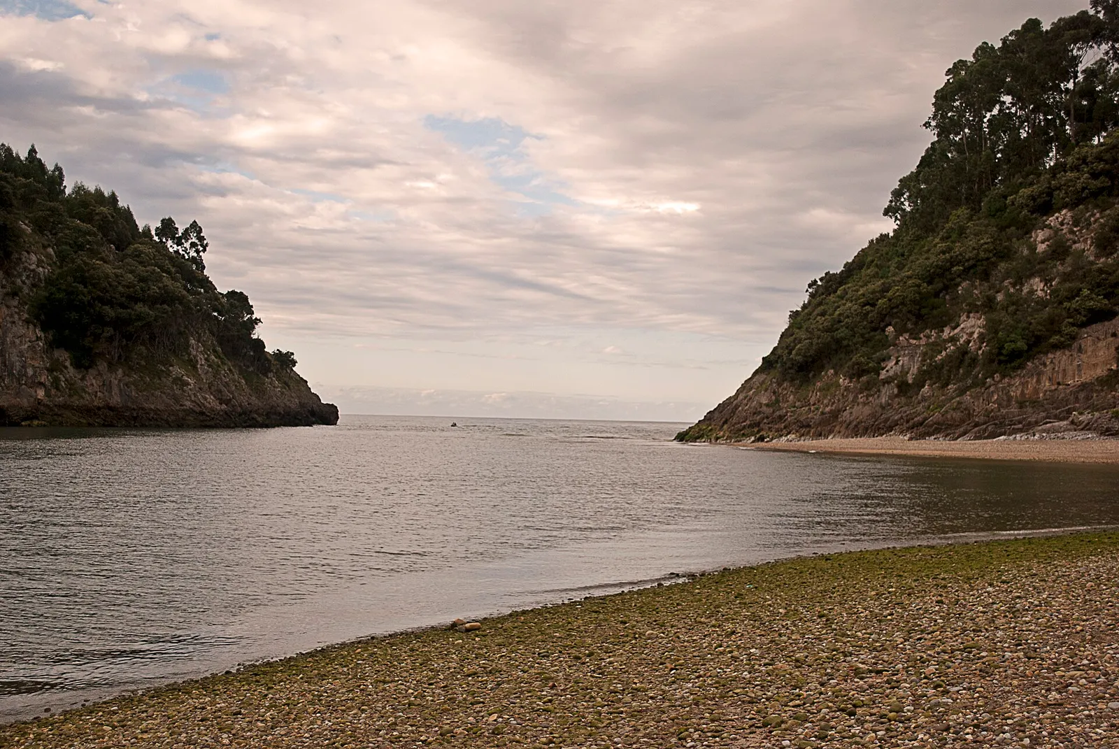 La ría de Tina Mayor, en Pechón (Cantabria)