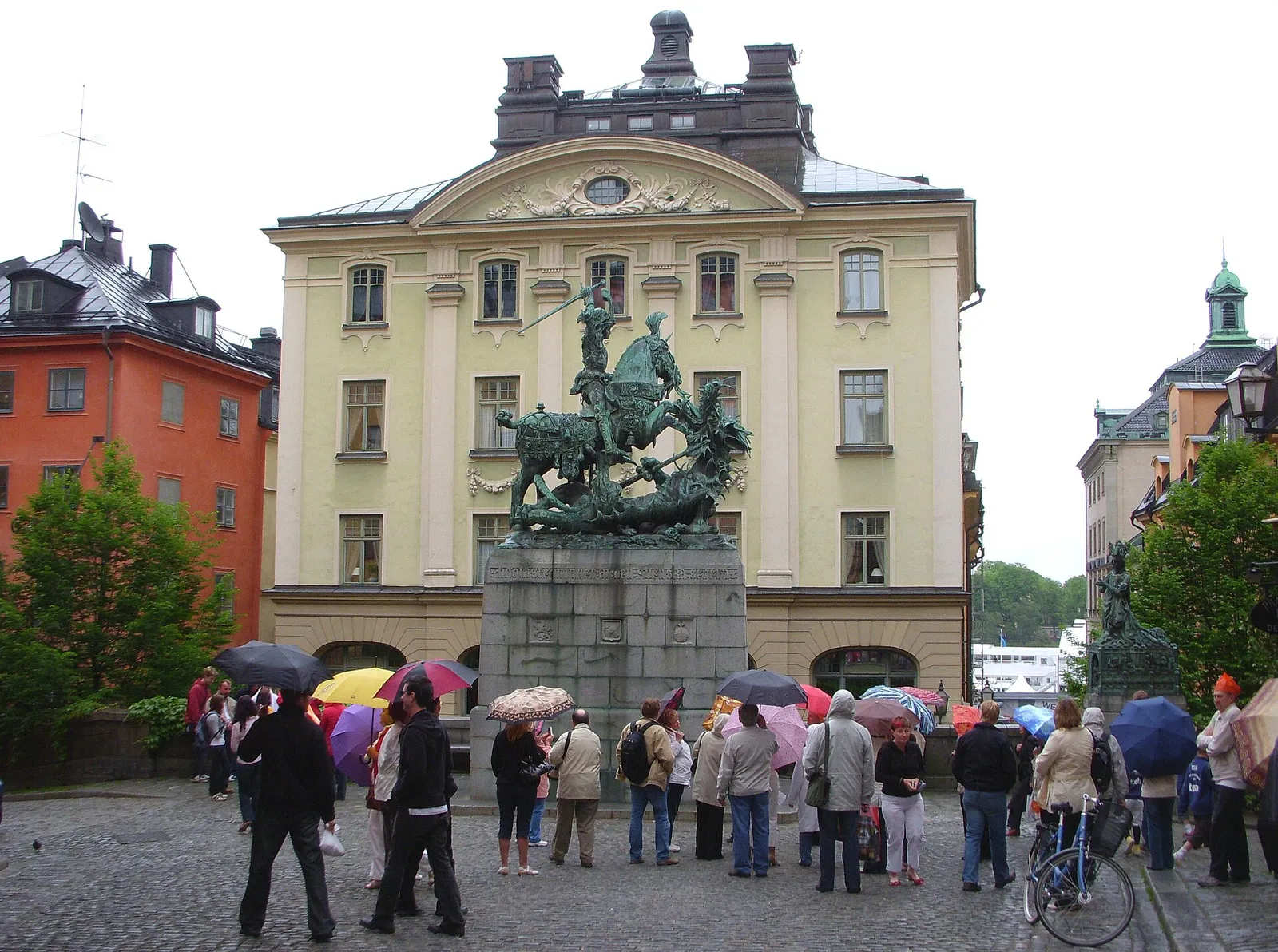 Estatua de San Jorge y el dragón (imagen ilustrativa)