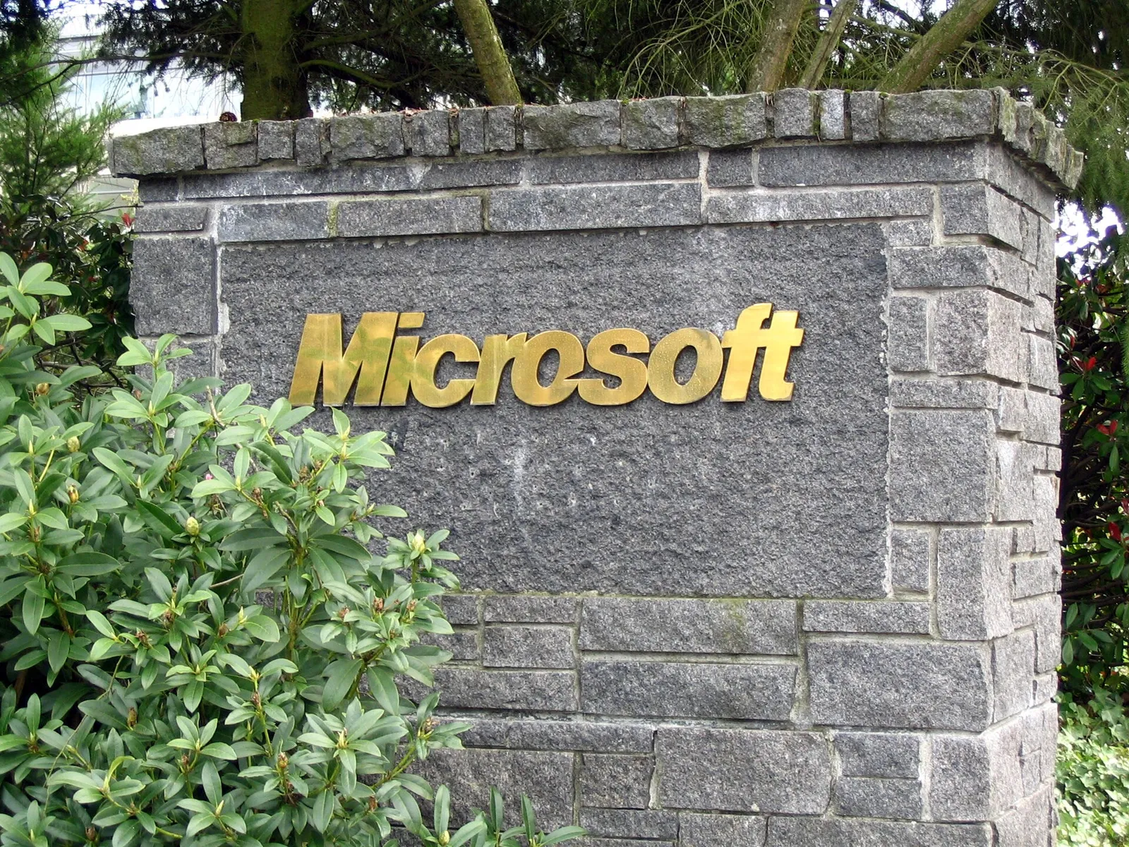 Rótulo de Microsoft en un edificio de la compañía