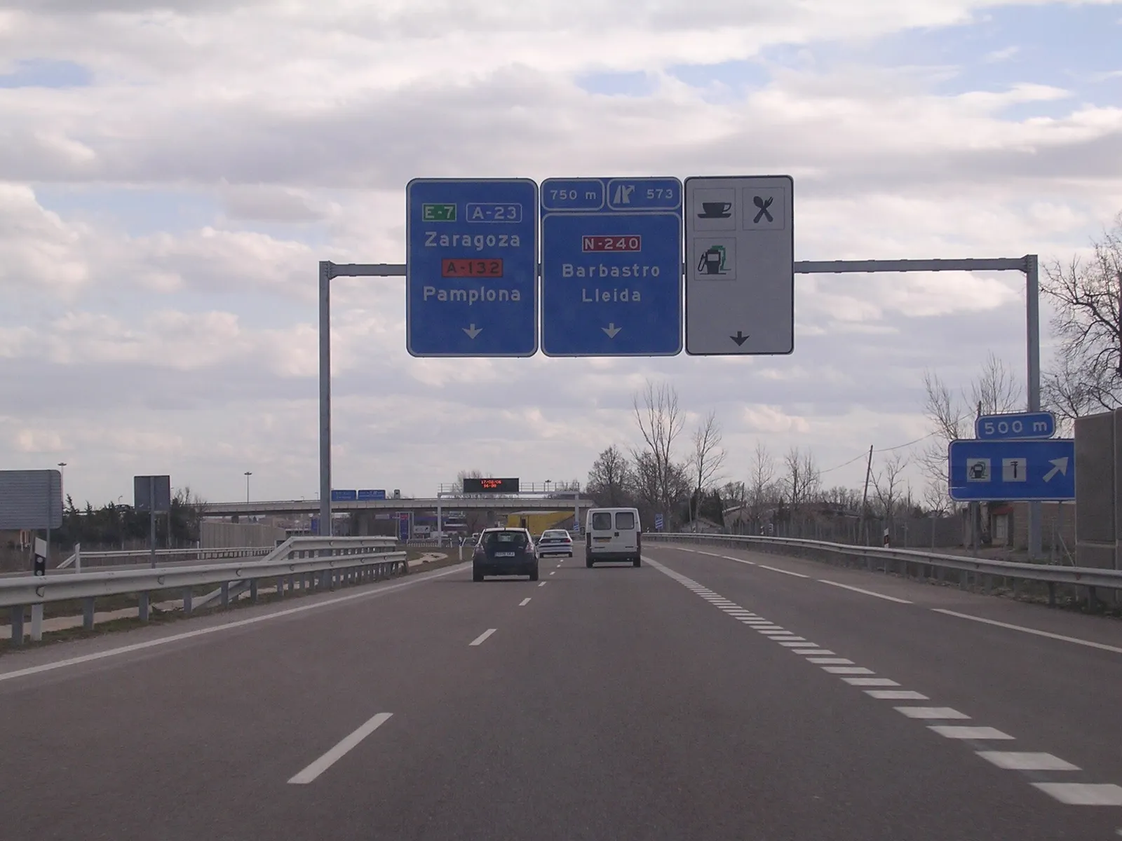 Tráfico en una autovía española (imagen de archivo)
