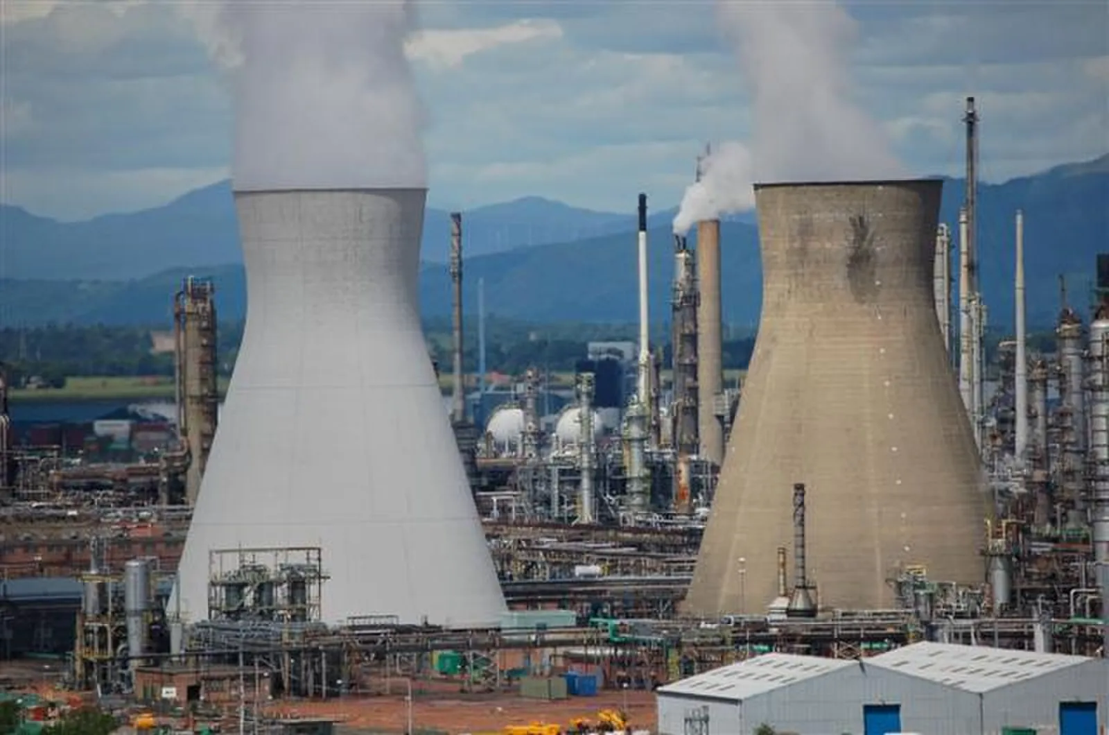 Instalaciones de una planta petroquímica / refinería