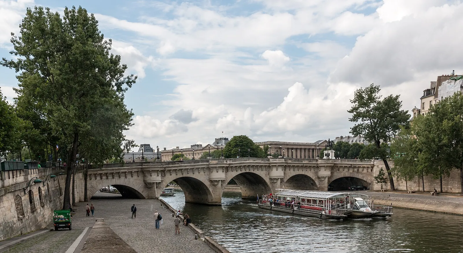 El río Sena a su paso por París