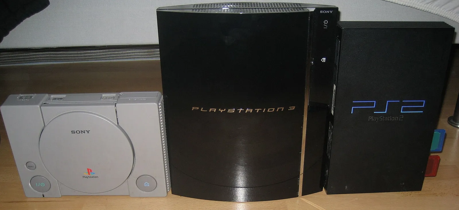 Consolas PlayStation 1, 2 y 3 (imagen de archivo)