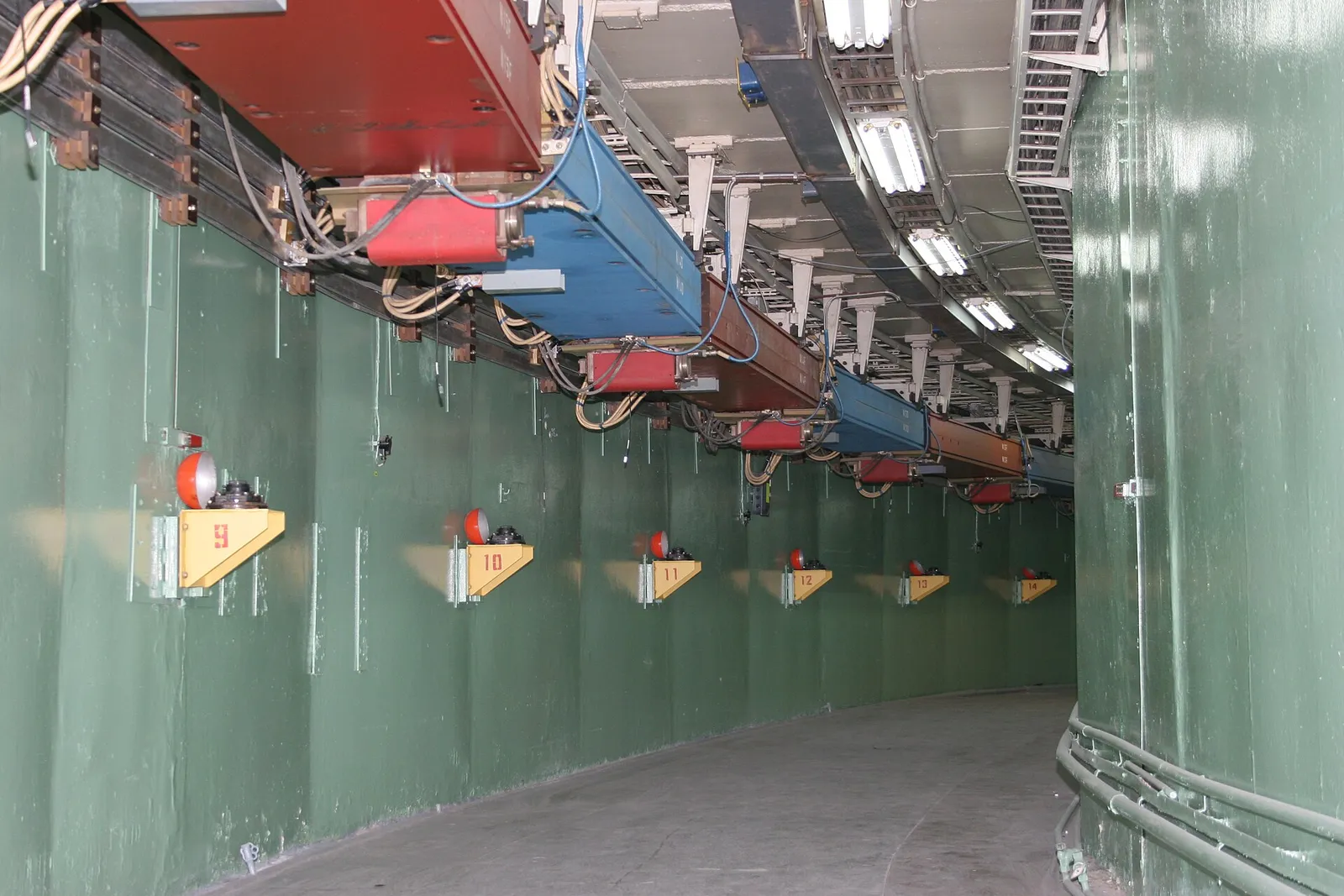 Interior del túnel de un acelerador de partículas (imagen ilustrativa)