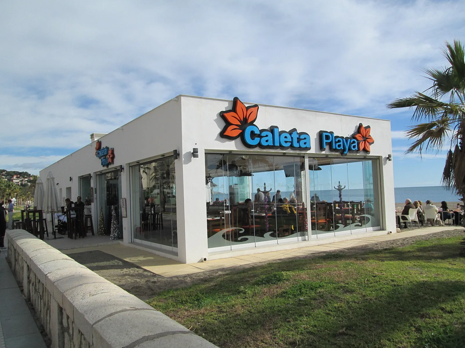 Un chiringuito a pie de playa en la costa andaluza