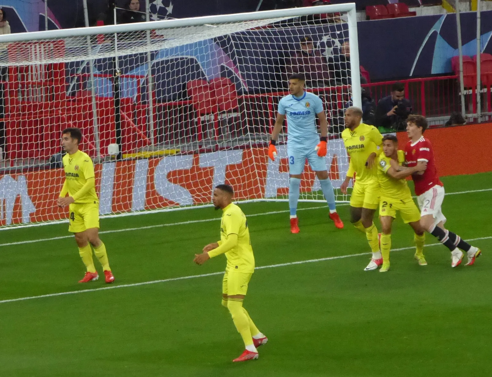 Yéremy Pino, durante un partido en sus tiempos en el Villarreal