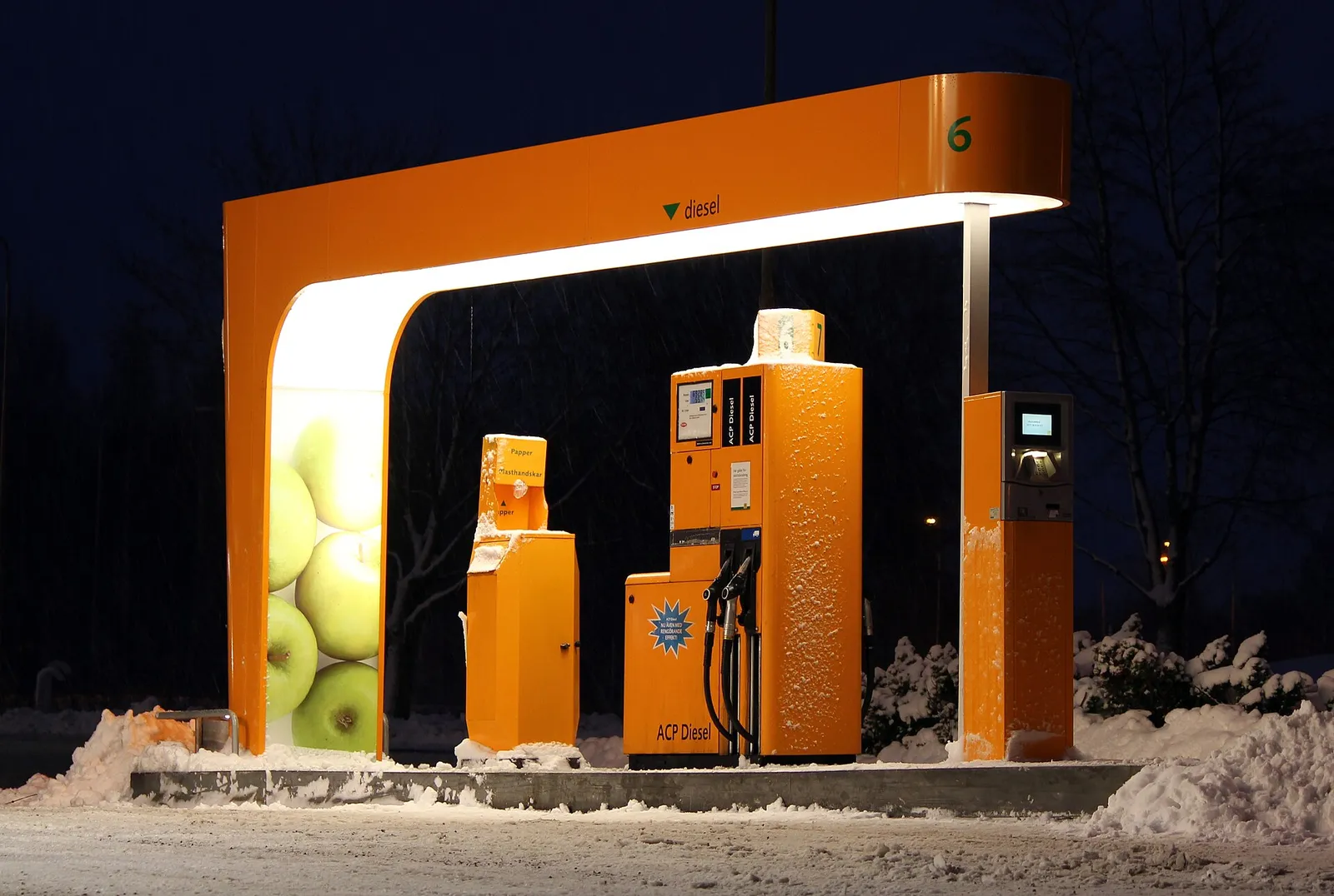 Surtidor de combustible en una estación de servicio