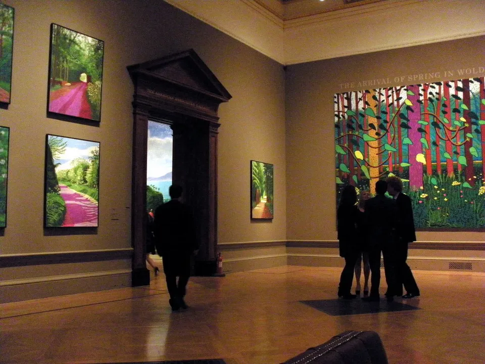 Sala de la Royal Academy de Londres con obras de David Hockney, entre ellas su serie de paisajes de Yorkshire