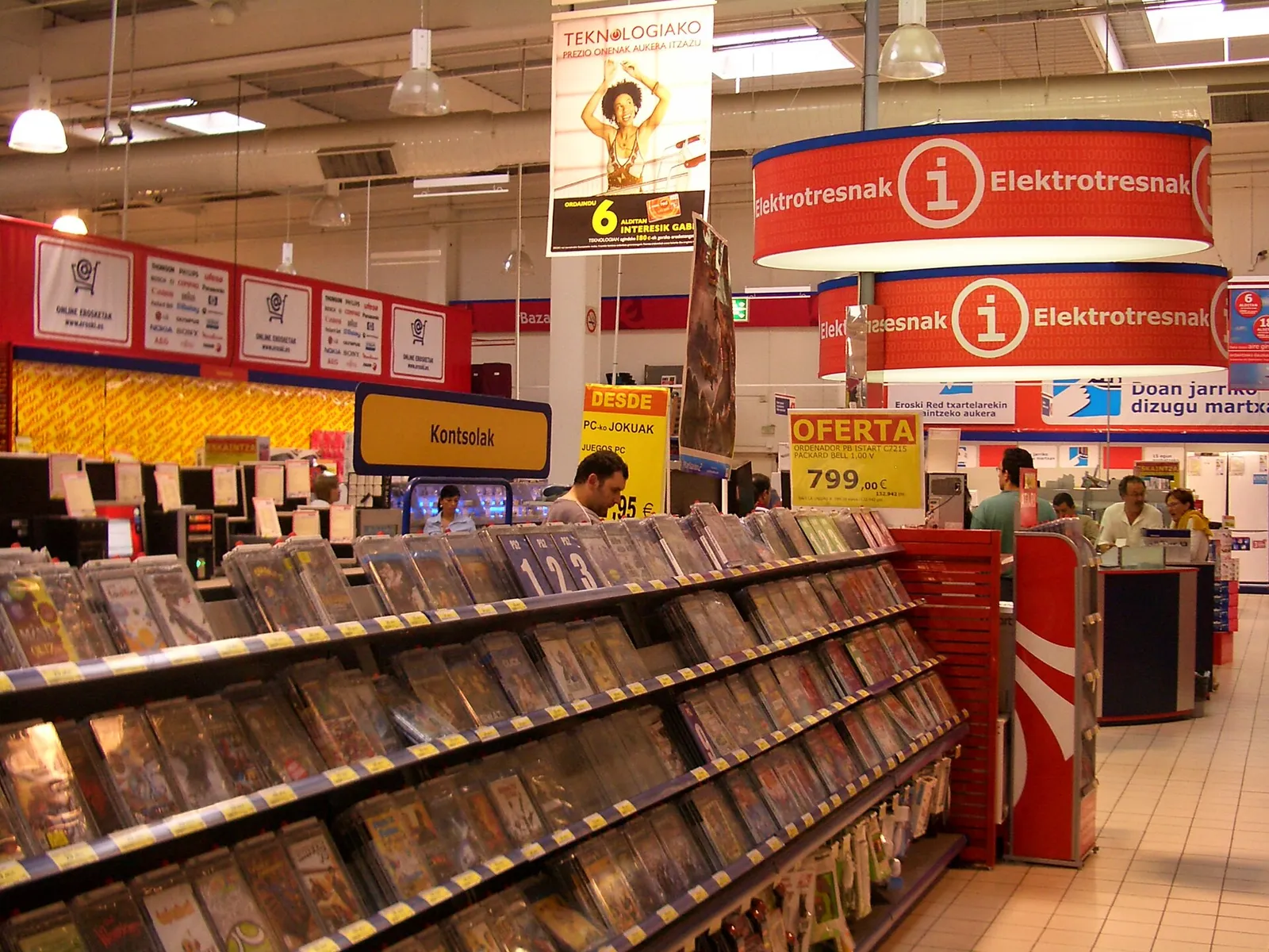 Hipermercado de Eroski en Arrasate (Gipuzkoa)