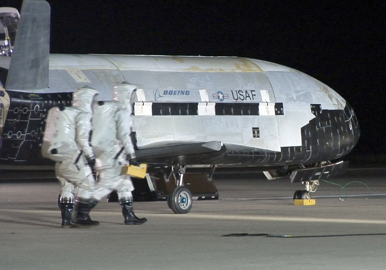 El avión espacial estadounidense X-37B tras aterrizar (imagen de archivo; el análogo de EE.UU. al Shenlong chino)