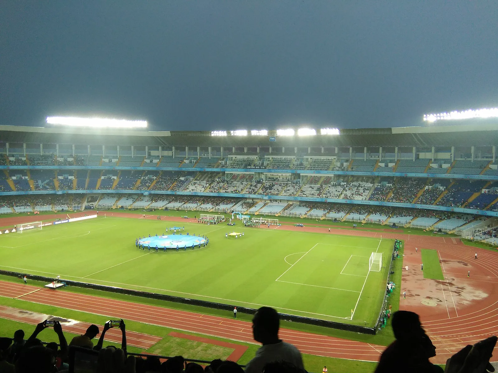 Un estadio de fútbol iluminado (imagen ilustrativa)