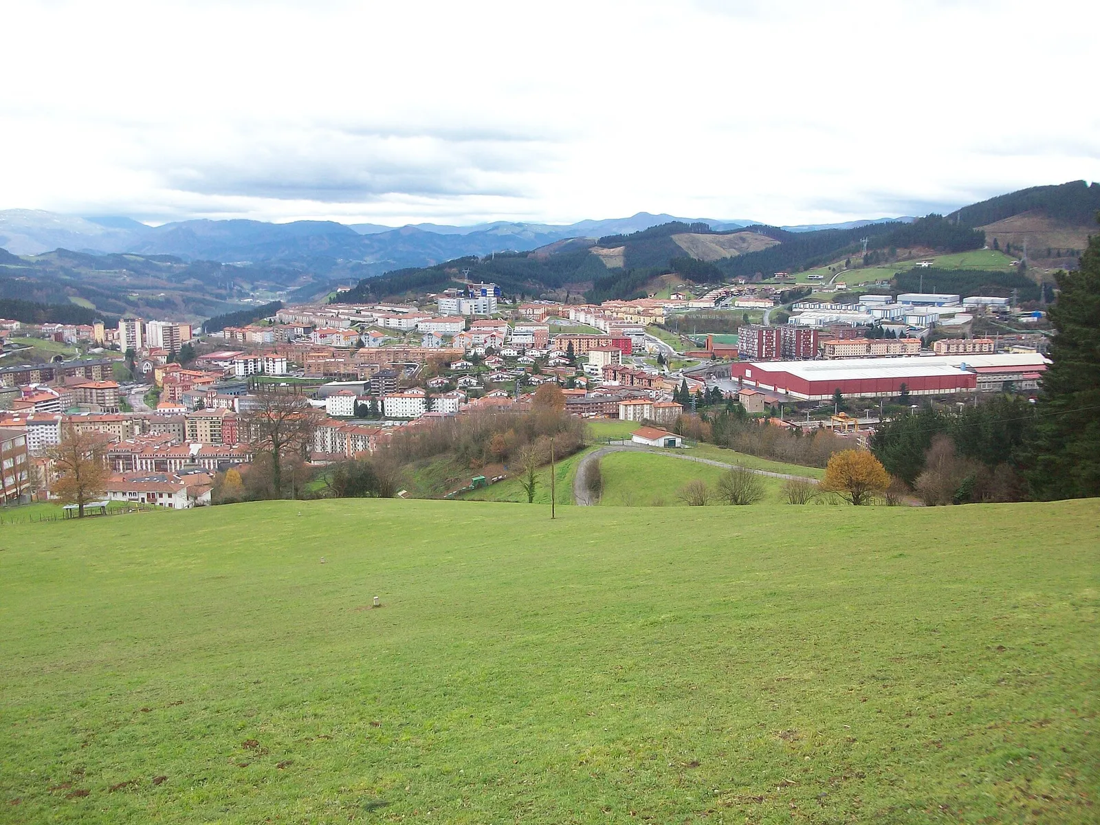 Vista de Zumarraga, Guipúzcoa (imagen de archivo)