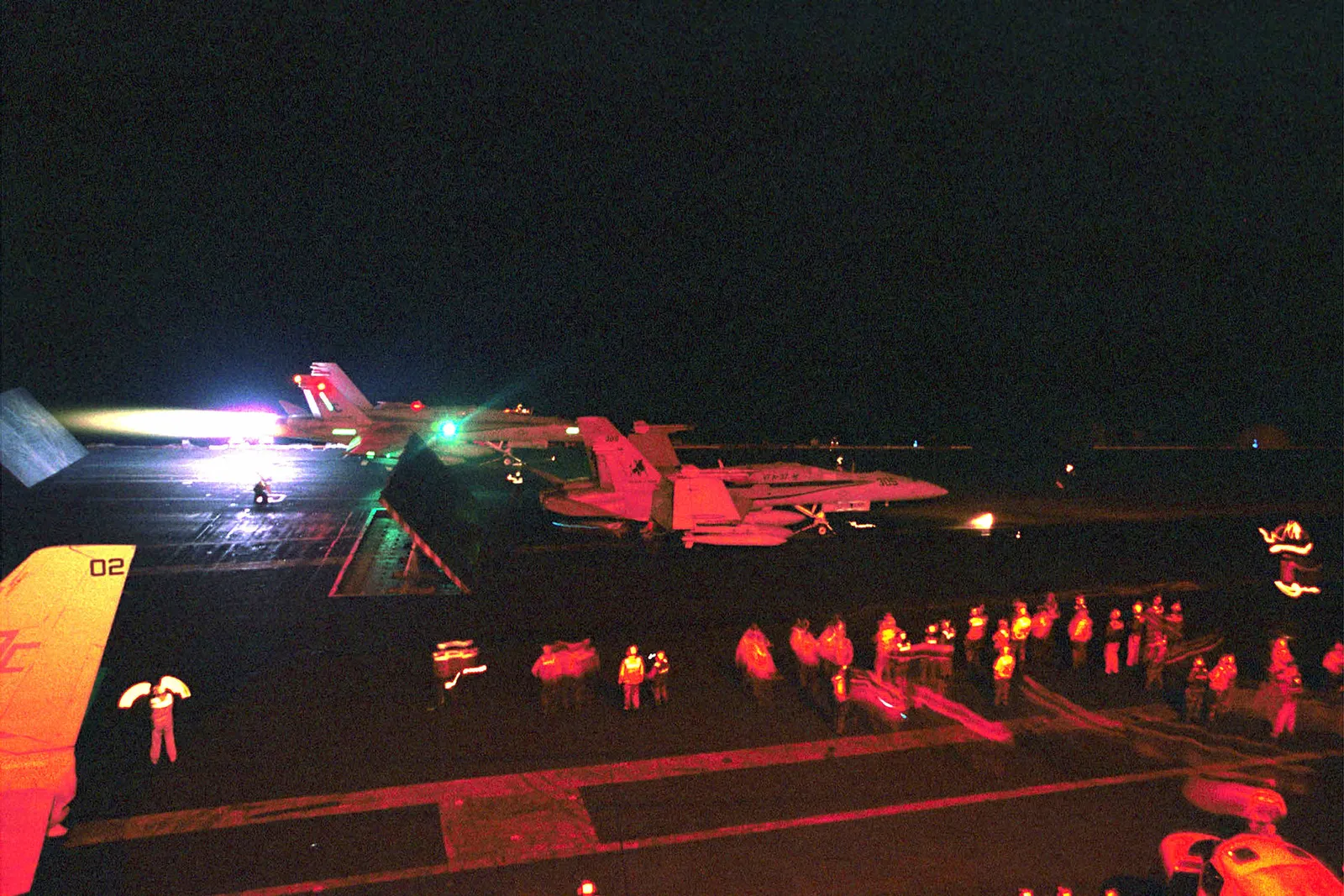 Cazas F/A-18 en la cubierta de un portaaviones de la Armada estadounidense (imagen de archivo)