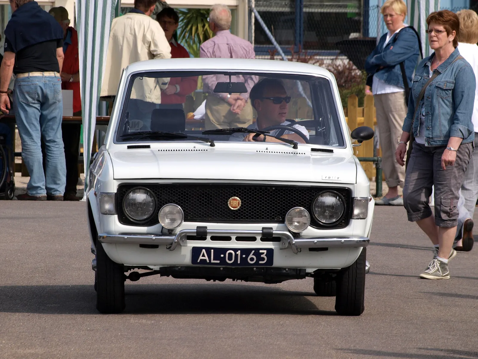 Un coche clásico de rally (imagen de archivo)