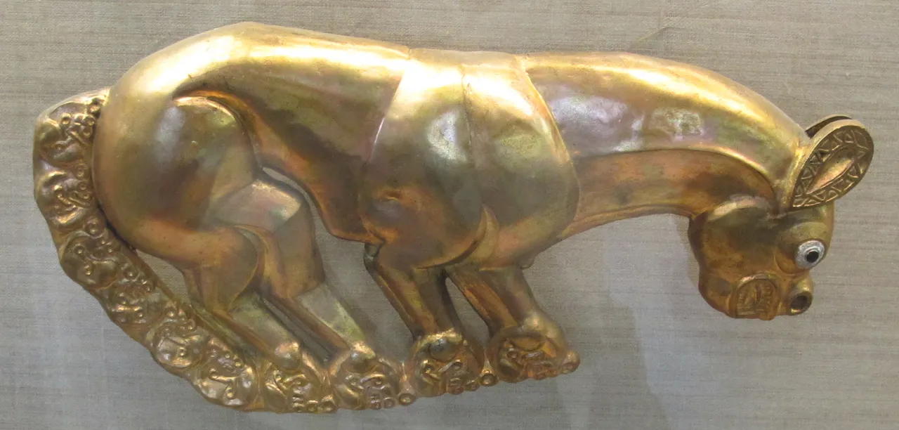Placa de oro escita con forma de pantera, procedente de un kurgan