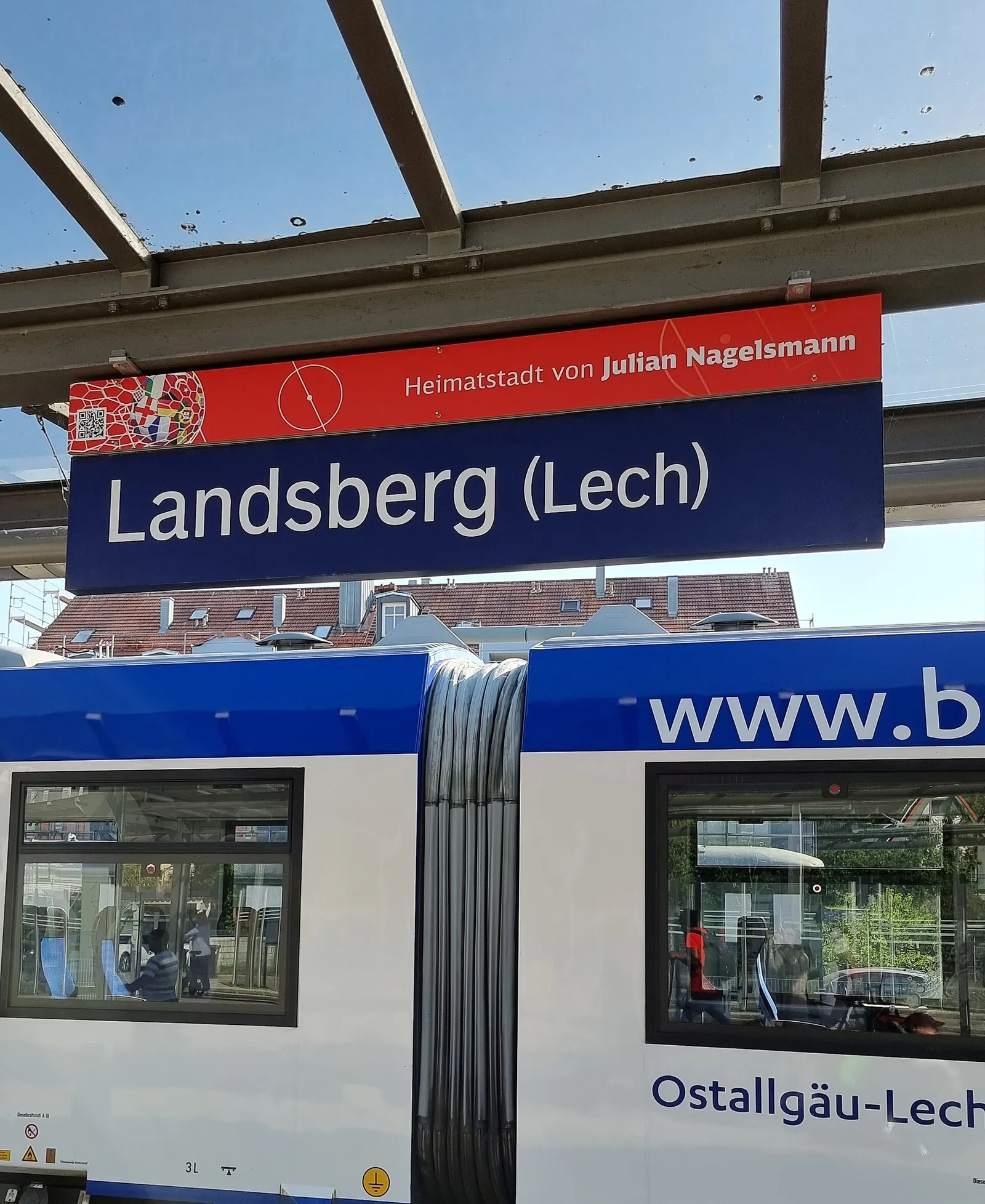 Cartel en la estación de Landsberg am Lech, ciudad natal de Julian Nagelsmann (imagen de archivo)