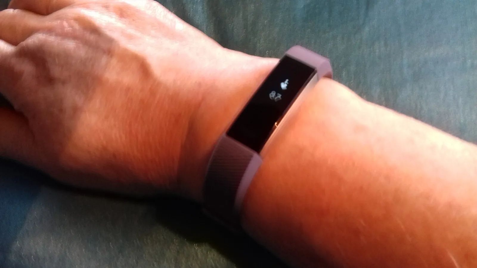 Una pulsera de actividad Fitbit (imagen de archivo)