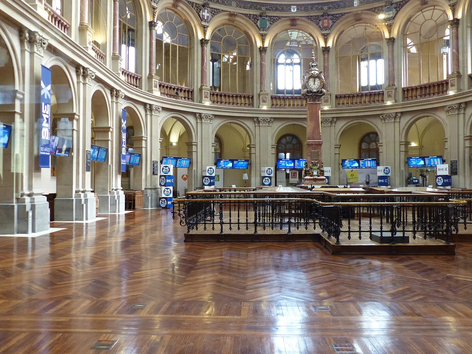 Interior del Palacio de la Bolsa de Madrid (imagen de archivo)